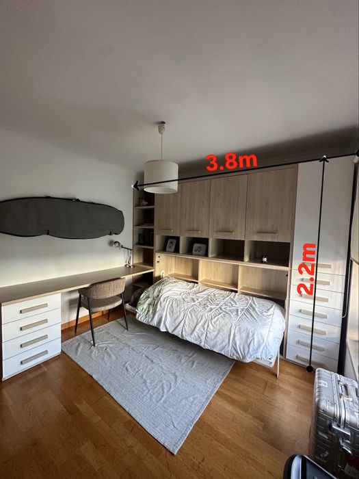 Móvel Multifuncional: Cama Desdobrável, Secretária, Armários e Gavetas