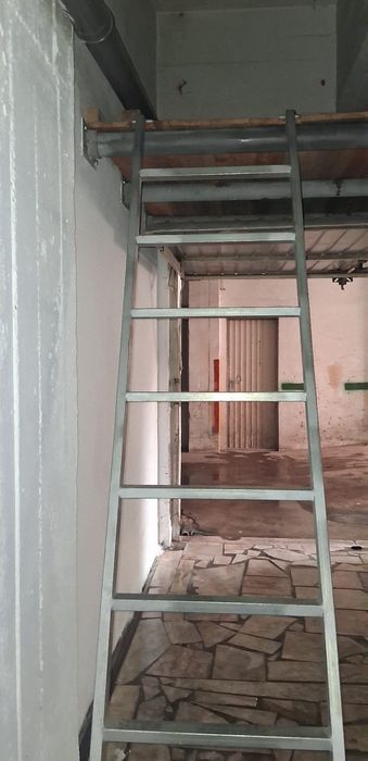 Garagem/Armazém box na Rinchoa - Av. Marquês de Pombal - Rio de Mouro