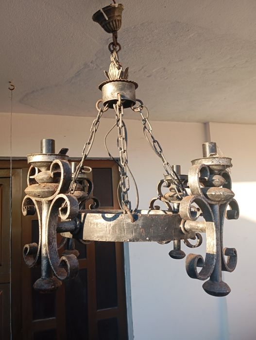 Candeeiros antigos em ferro .são três