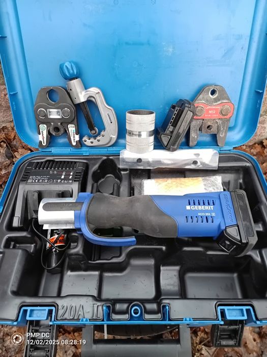 Акумуляторний прес Geberit ACO 202 (2)