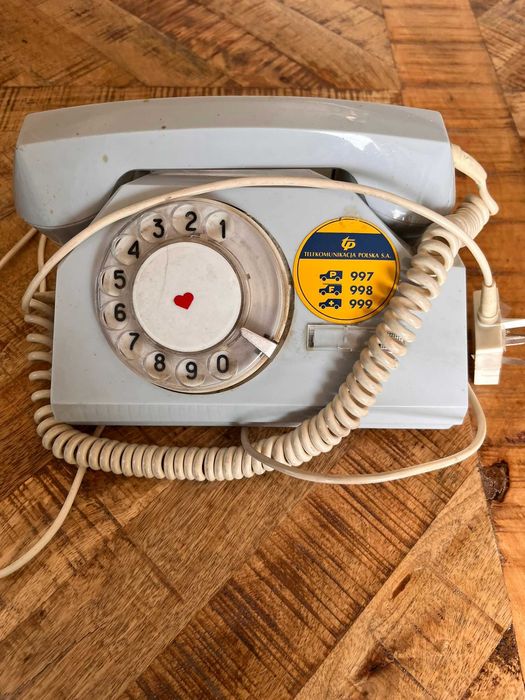 Stary telefon stacjonarny PRL