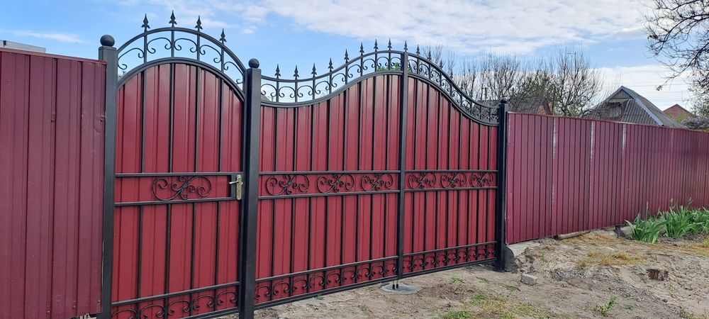 Зварювальник Сварщик Двері  Ворота Забори калітки крильцо решітки