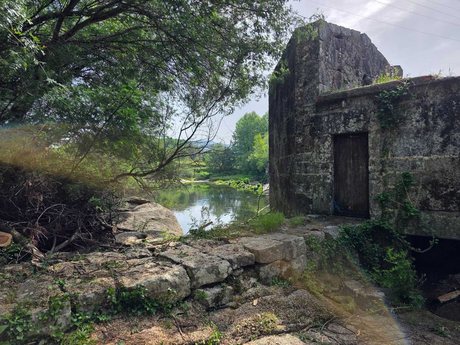 Terreno em Amares com Casa e Moinho