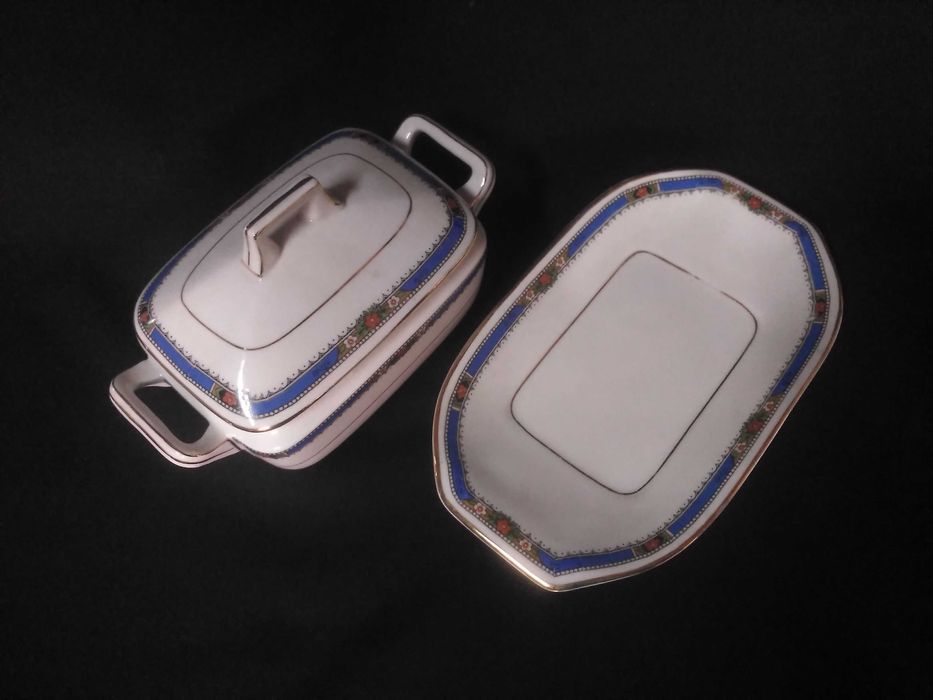 Vista Alegre - Molheira com base apresentadora marca de 1924 a 1947