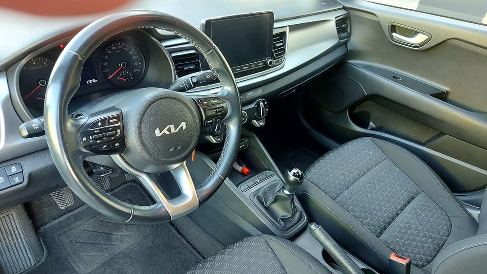 Kia Rio 1.2 Ano 2023 - Apenas 29.600 km - Como novo - Garantia de marca
