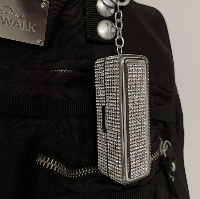 Breloczek Etui case na szminkę cyrkonie glamour do kluczy torebki