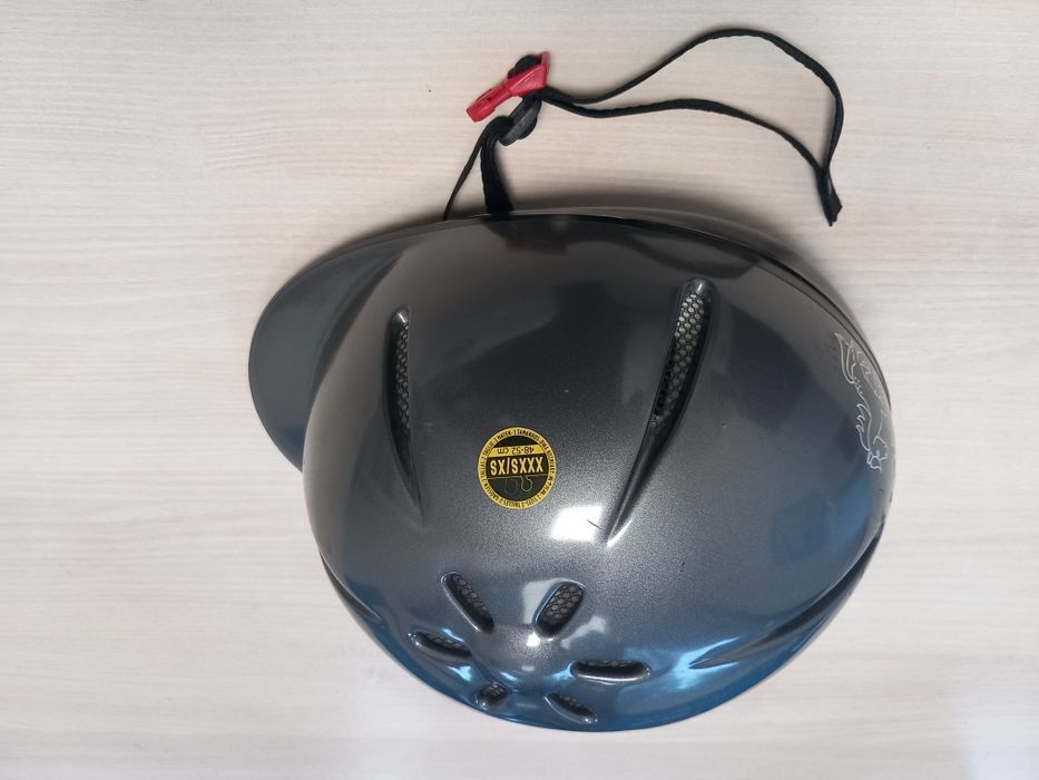 Sprzedam kask dla dziecka do jazdy konnej rozmiar 48-52 cm.