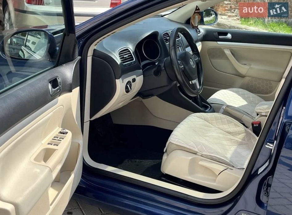Продам Volkswagen Golf 2010
