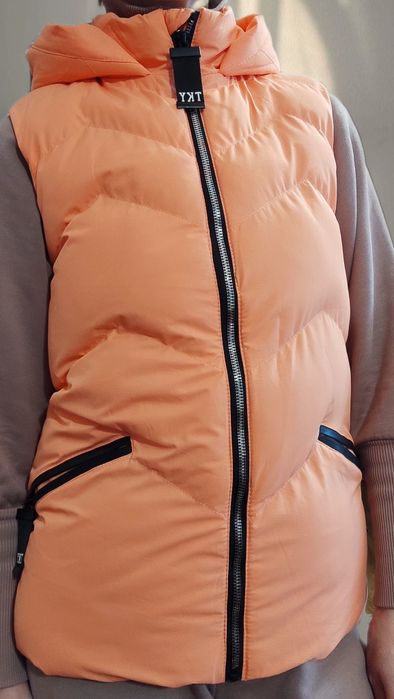 Яскрава жилетка від Tokyo Laundry на дівчинку