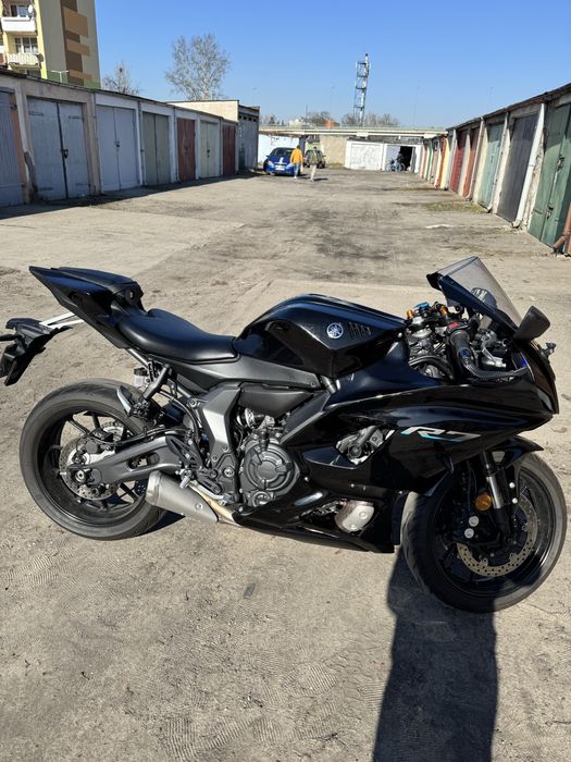 YAMAHA R7 2023.