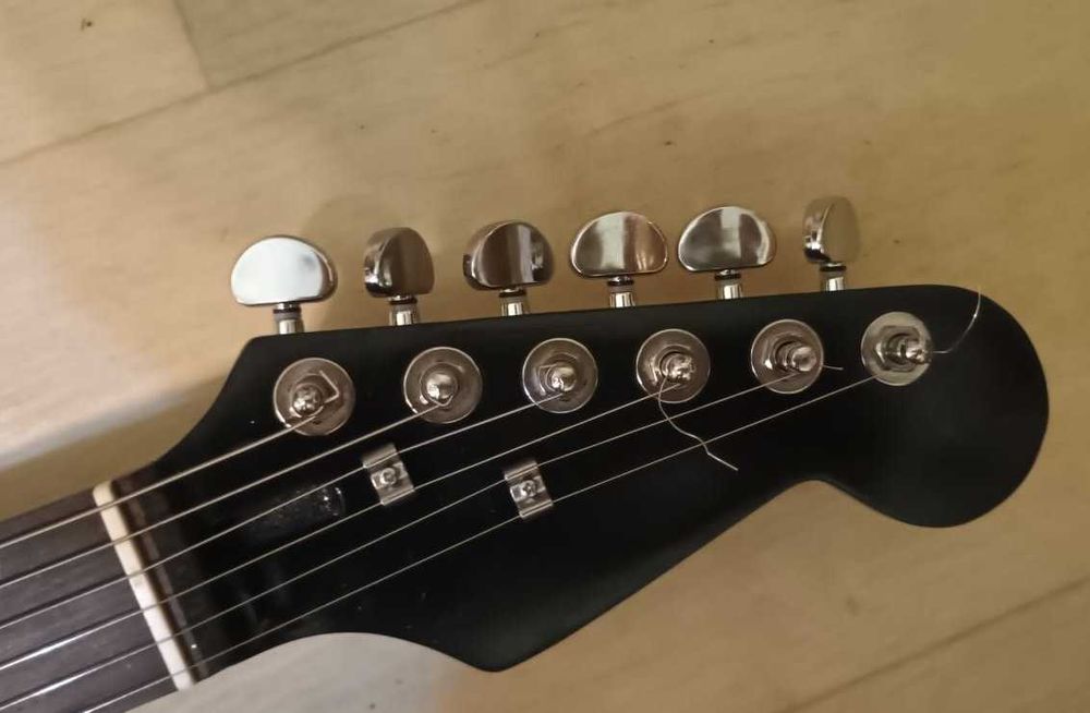 Электрогитара типа Stratocaster