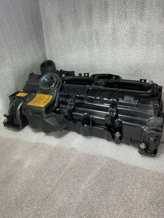 Продам клапану кришку на BMB 3 series f30, він код: 11 12 7 633 630