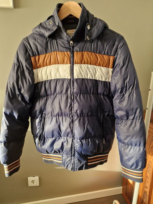 Kispo as mangas e carapuço saem