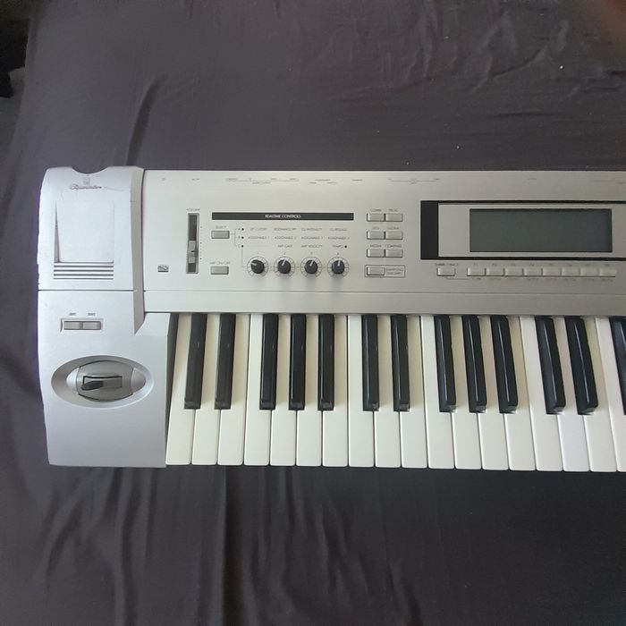 Продається корг трітон ле.korg triton le.