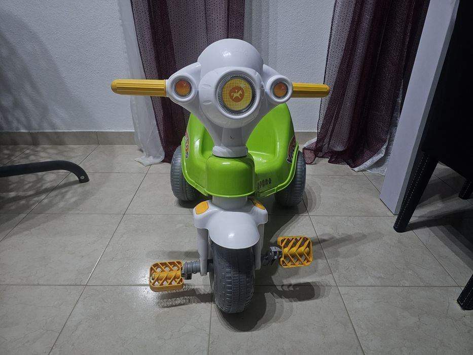 Triciclo crianca