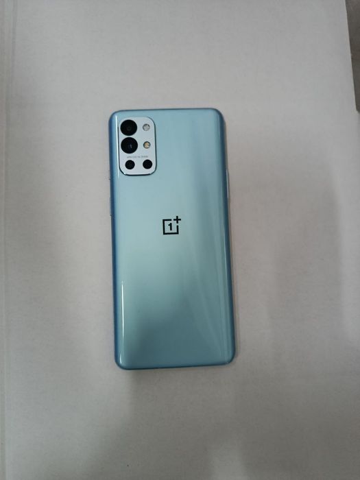 OnePlus 9R в новому стані