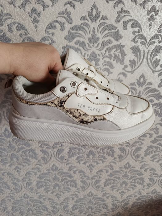 Кросівки жіночі білі