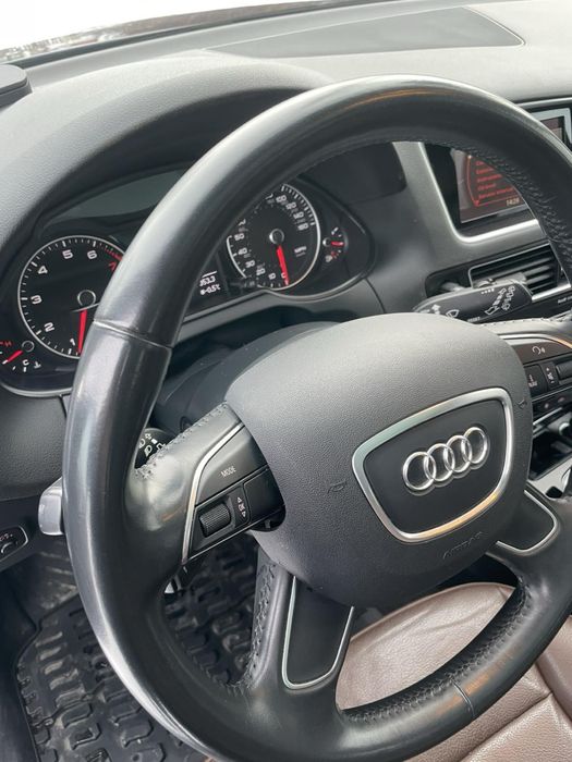 Продам Audi Q5 8R