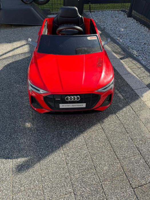 Samochodzik czerwony Audi