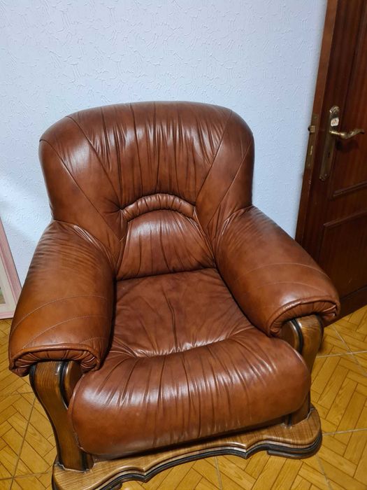 Conjunto de sofás em pele