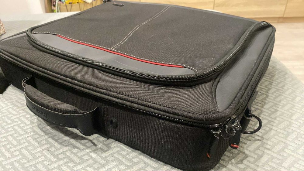 Sprzedam torbę na laptopa . Używana. Stan bardzo dobry