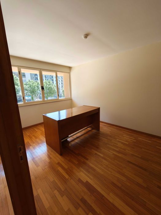 Espaço Versátil para Escritórios ou Clínica (95m²) – Recém-Renovado – Vila Nova de Famalicão
