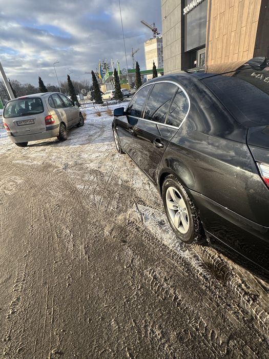 BMW523 2.5 бензін