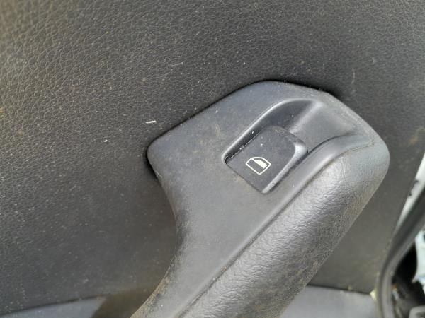 Comando / botão / interruptor vidros trás esquerdo AUDI Q5 (8R)