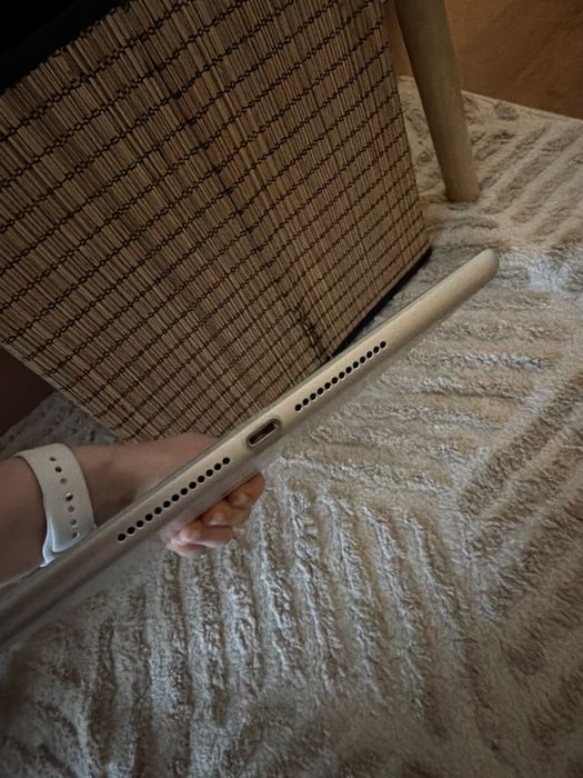 iPad 5ª geração 32GB 9.7” Apple (bom estado)