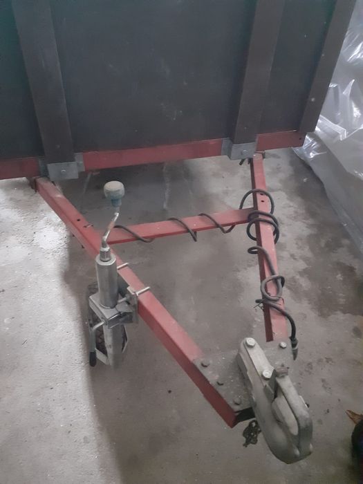 Atrelado em madeira e aluminio