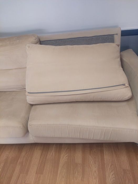 Sofá italiano design  marca FAMA LIVING em pele Nobuk 2 lugares .