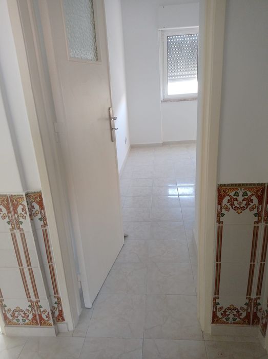 Aluga-se T1 - em Olival Basto