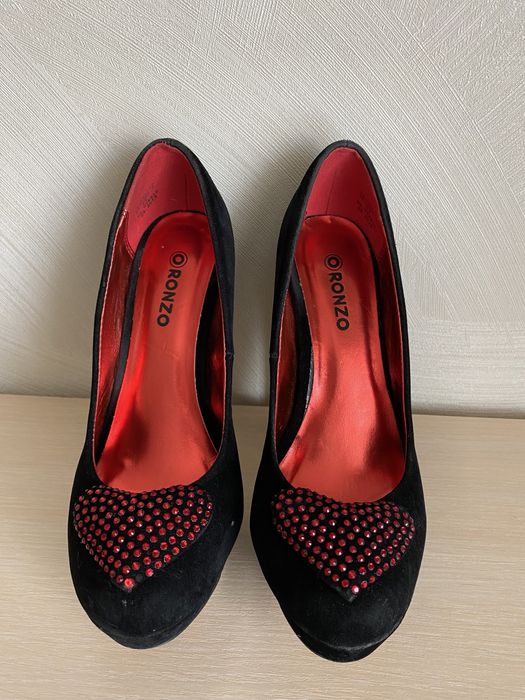 Туфлі чорні замшеві