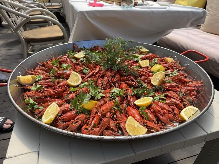 Продам свіжевиловлені раки та рибу