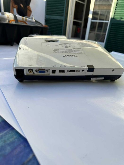Projetor Epson EB-1770W – Funciona, precisa de lâmpada