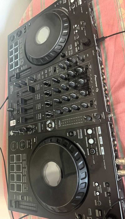 Pioneer DJ DDJ-FLX10 Controlador com 4 canais.