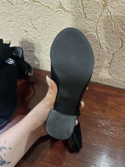 Жіночі босоніжки