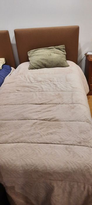 Cama articulada electricamente com 2 meses de uso