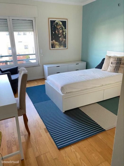 Quarto - localizado em Telheiras Lisbon