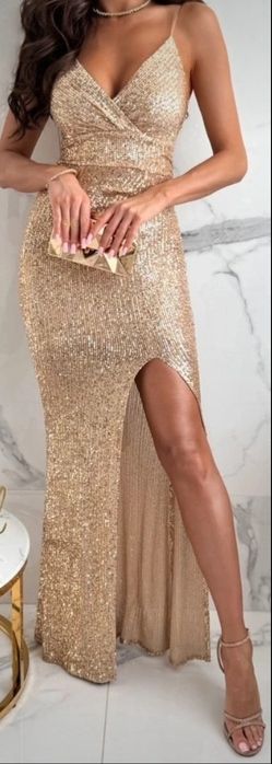 Długa złota sukienka z rozcięciem