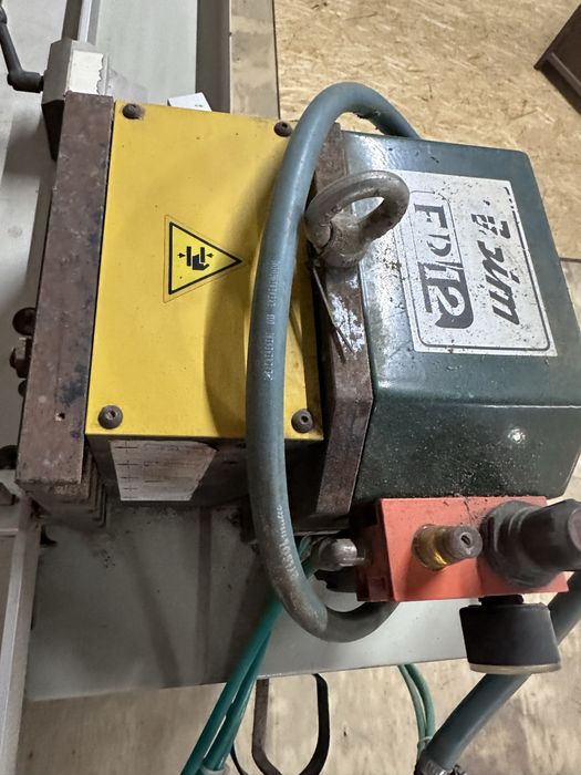 Puncionadora oscilo batente e cremone