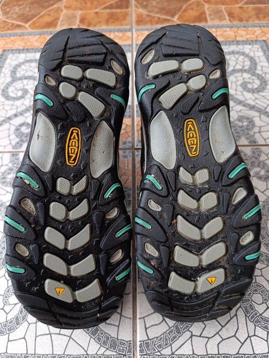 Keen 37p. Жіночі трекінгові кросівки water proof.