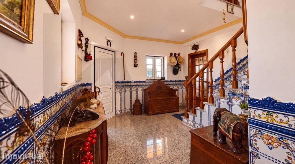 Moradia junto a Óbidos | 222 m2, garagem, sótão e excelente espaço ext