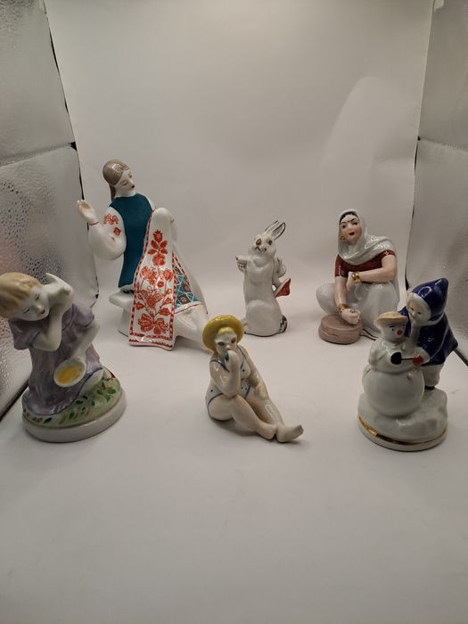 Статуетка. Статуэтка. Фарфоровая статуэтка.