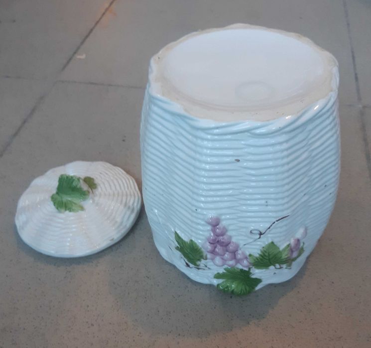 Bonito Pote em faiança Portuguesa