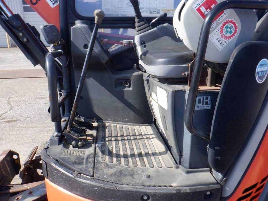 Экскаватор  гусеничний Hitachi ZX30UR-3