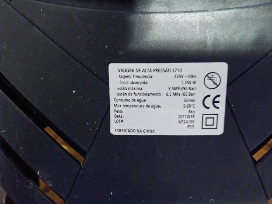 Vende-se Máquina Lavagem à Pressão