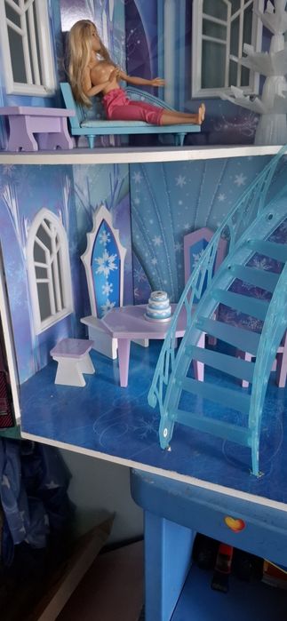 Domek drewniany dla lalek kindkraft, zamek elzy