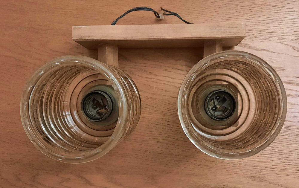 Kinkiet drewniany, lampa ścienna, miodowe klosze