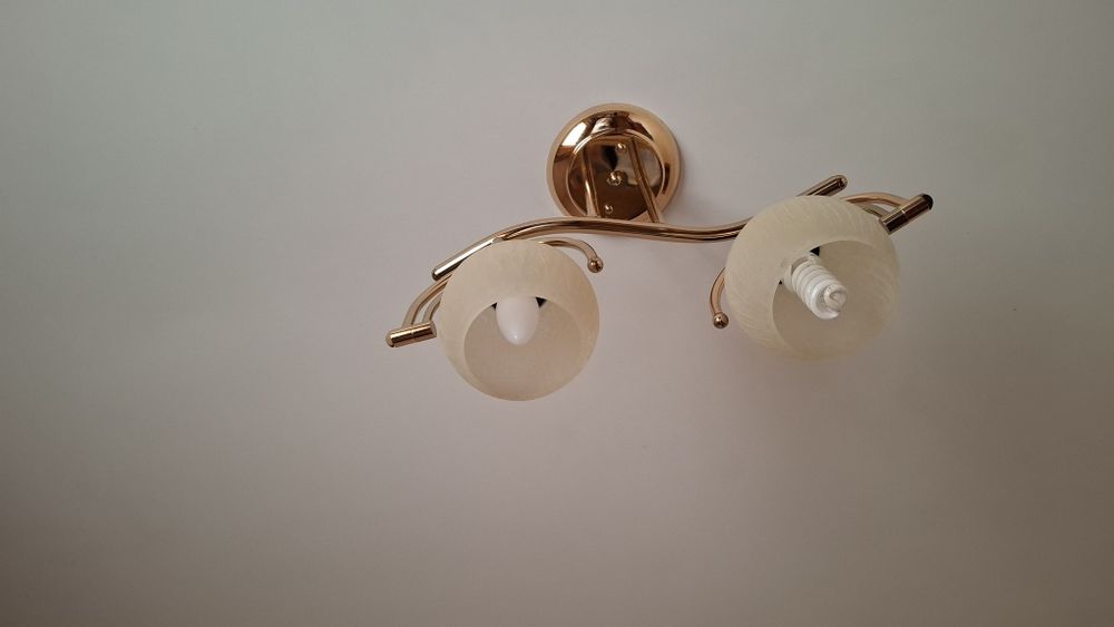 Продам нову стельову люстру.